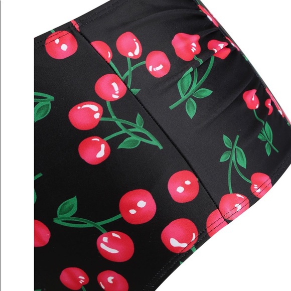 Cute swimsuit - Picture 4 of 6